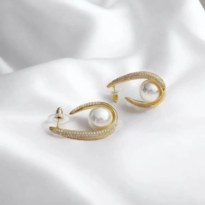 Gold-colored Pavé Earrings with Pearls and Zirconias with pearls and zirconias