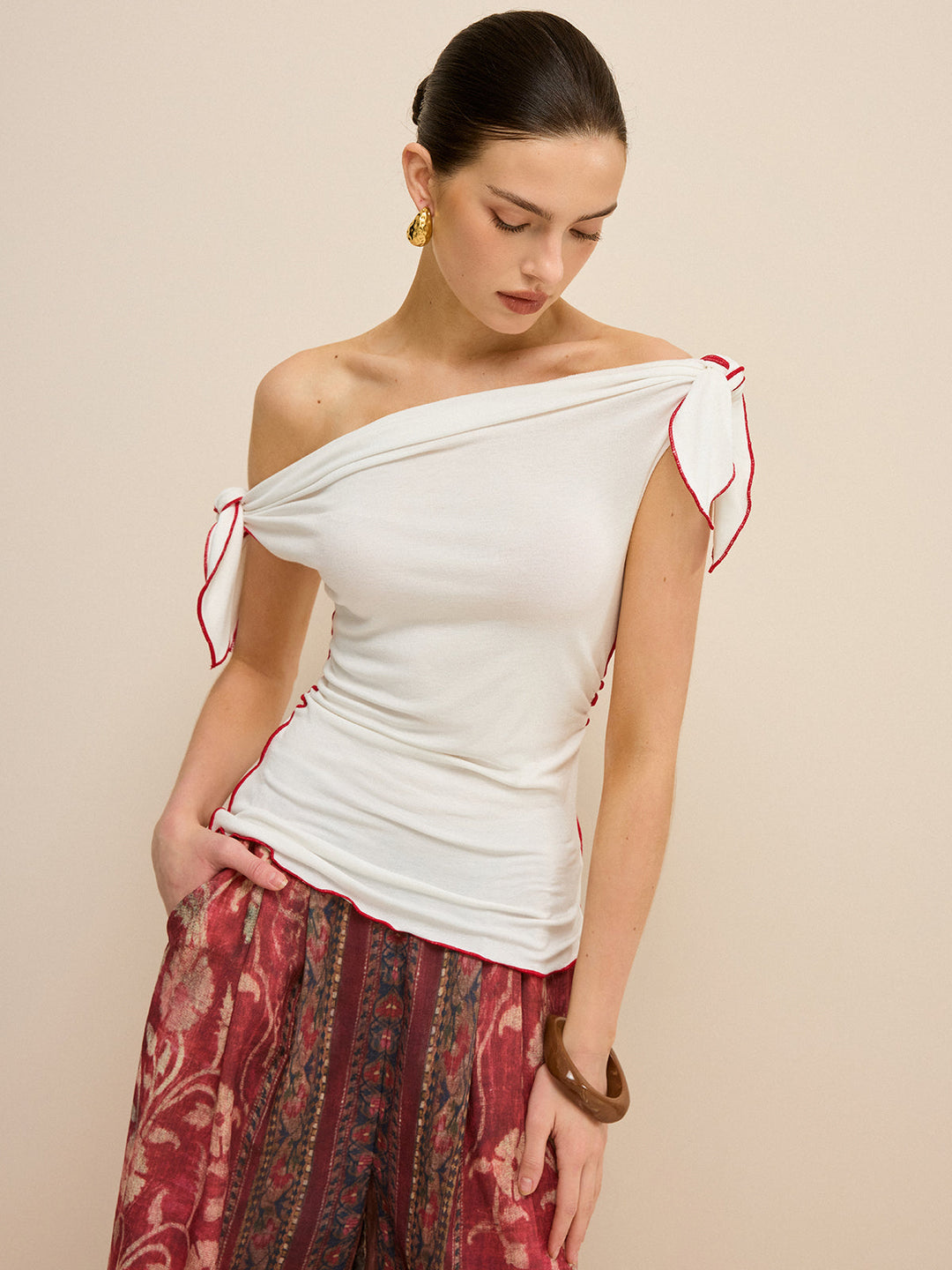 Off-Shoulder Contrast Trim Knotted Top