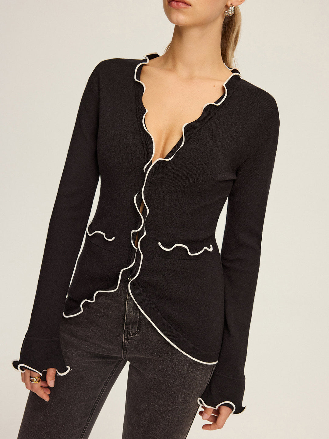 Contrast Scallop Trim Knit Top