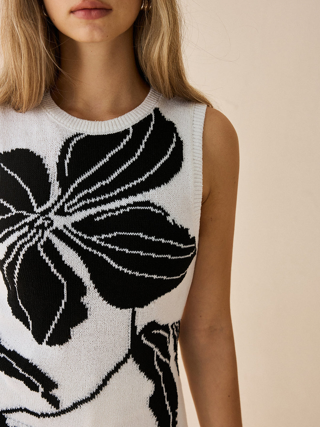 Contrast Floral Knit Vest