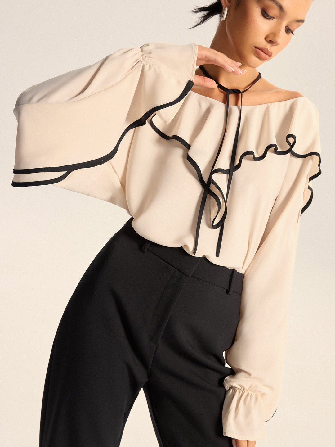 Contrast Trim Ruffle Collar Blouse