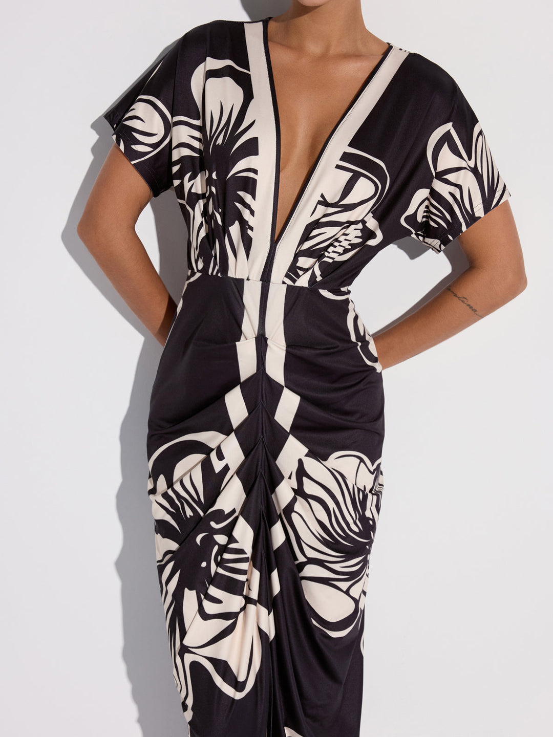 Floral Printed Ruched Deep V-Neck Midi Dress