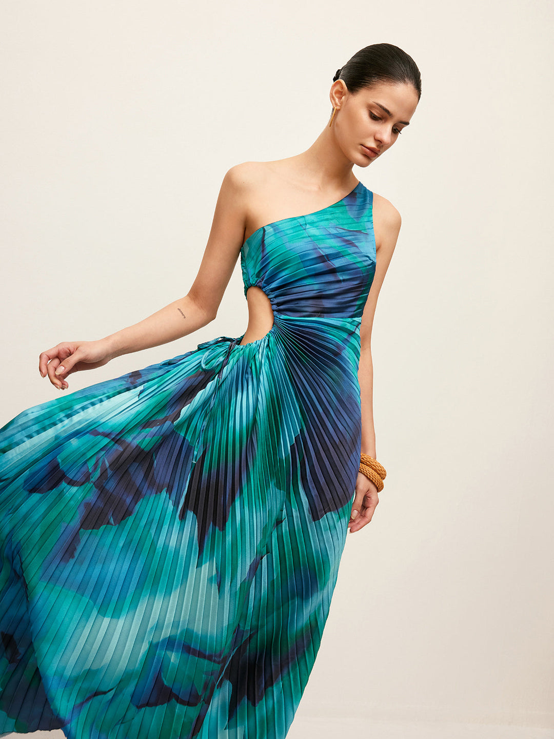 Side Cut-Out One-Shoulder Pleated Dress