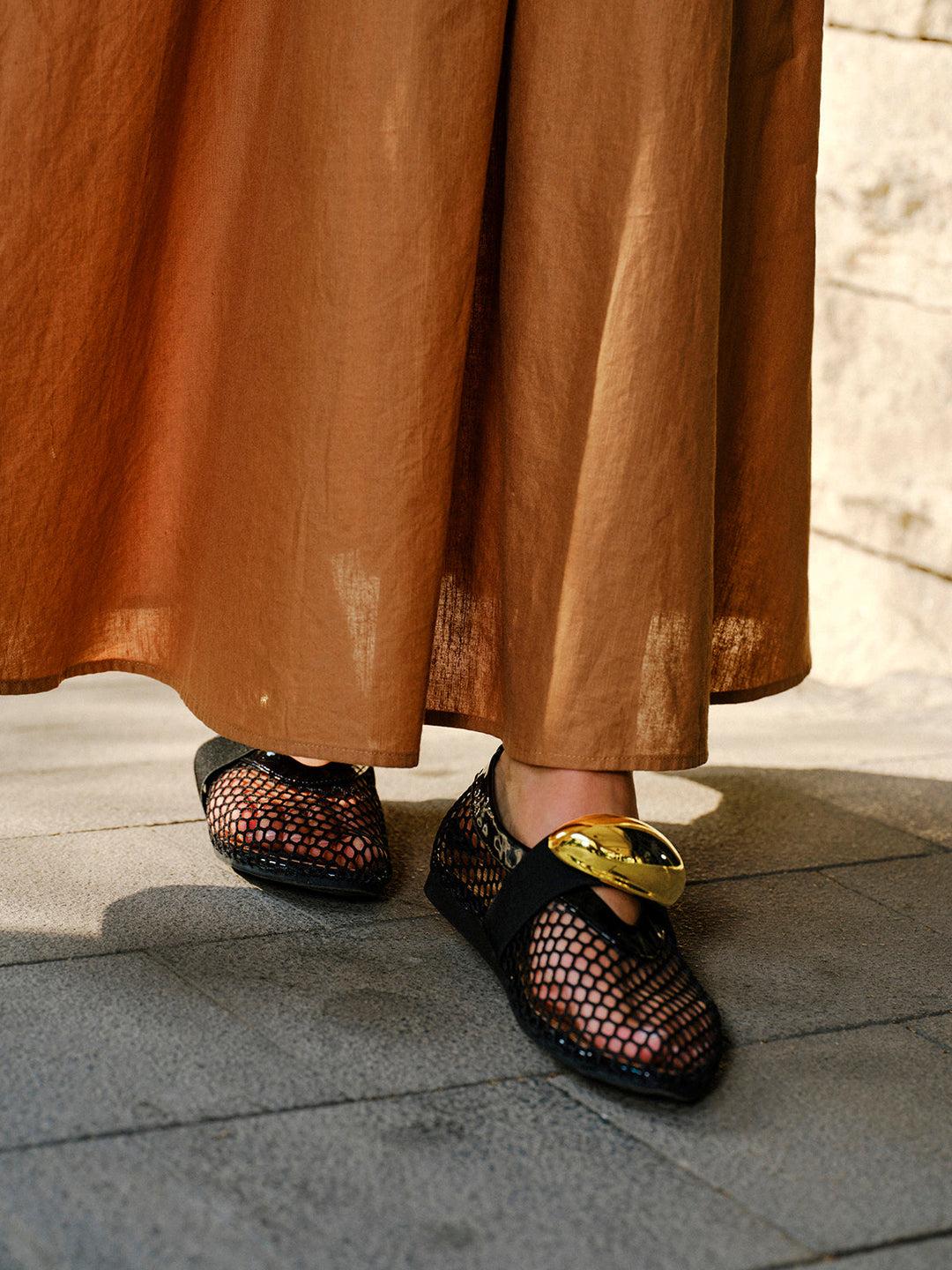 Mesh Design Shoes With Golden Accent