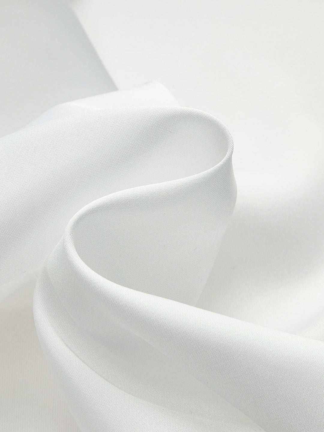 Long-Sleeve Spread Collar Buttoned Shirt
